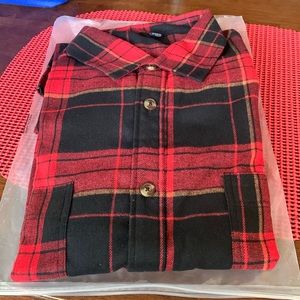 Red & black men’s flannel shirt. Size XL never worn